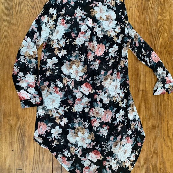 Long sheer floral button down top - Picture 3 of 3